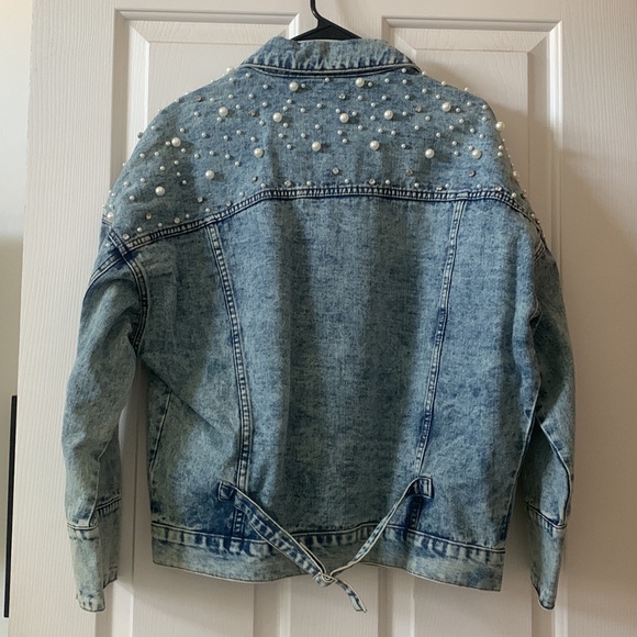 Stylish acid wash Jean jacket with adornishments - Picture 3 of 6
